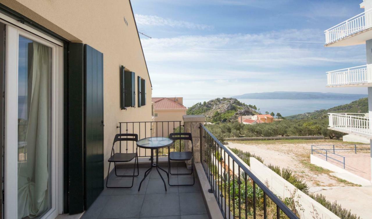 Apartments Denis Makarska Exterior foto