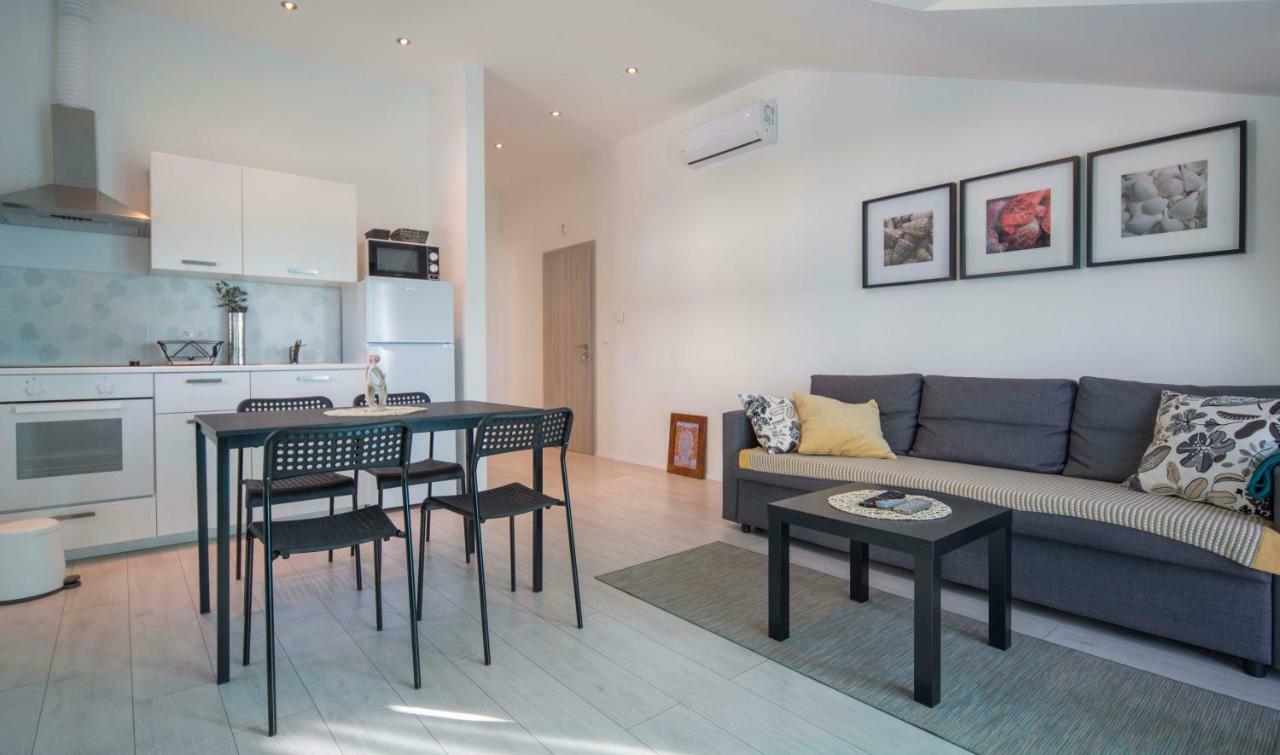 Apartments Denis Makarska Exterior foto