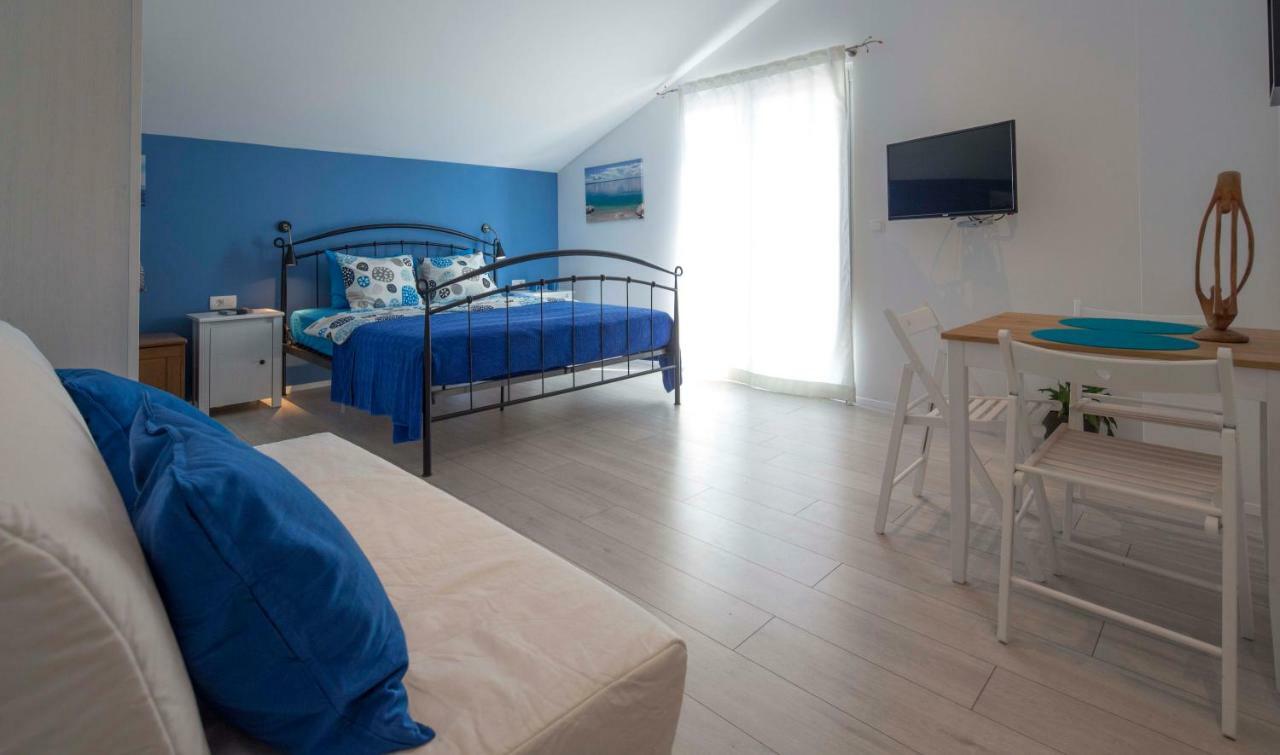 Apartments Denis Makarska Exterior foto