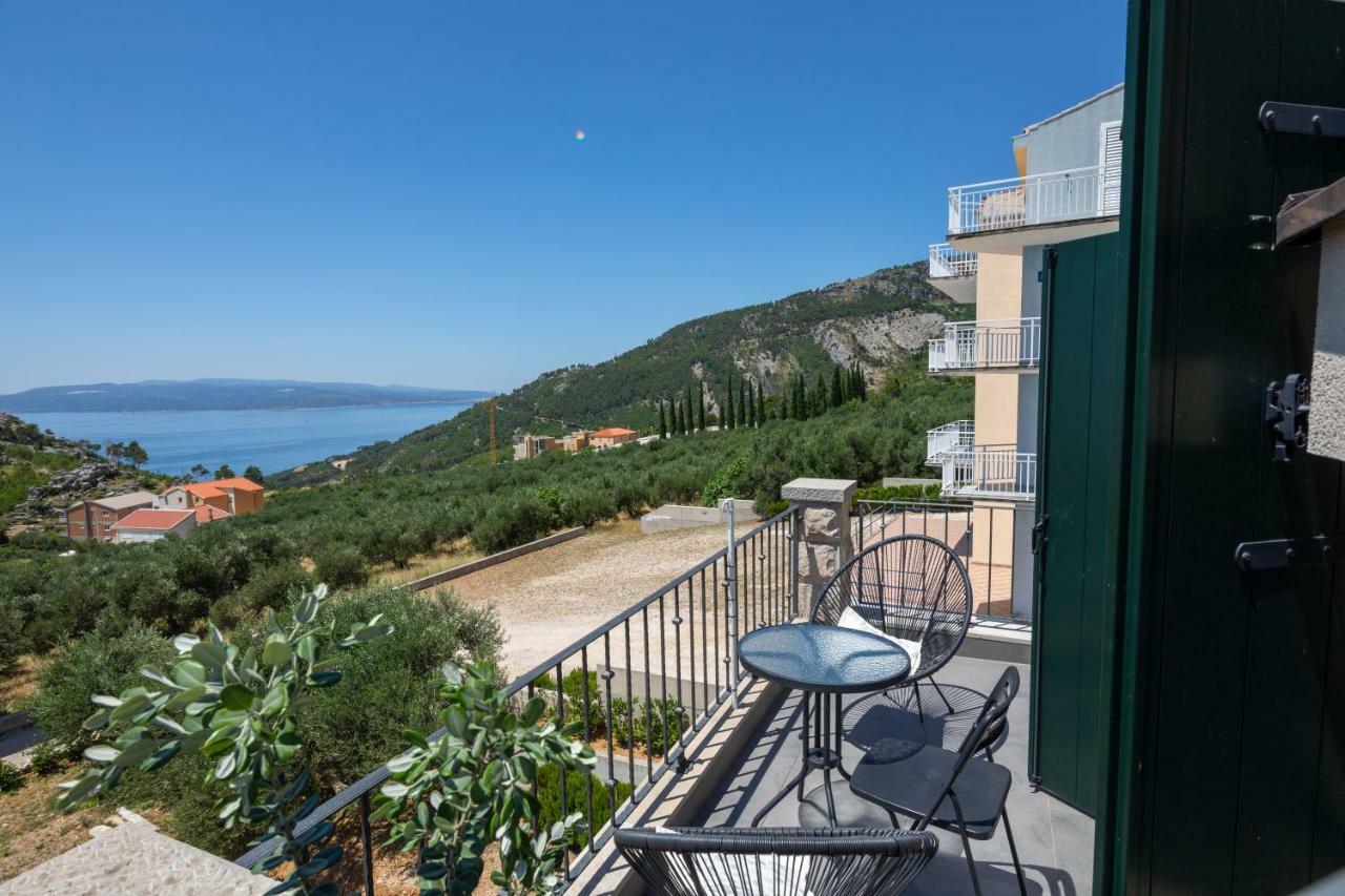 Apartments Denis Makarska Exterior foto